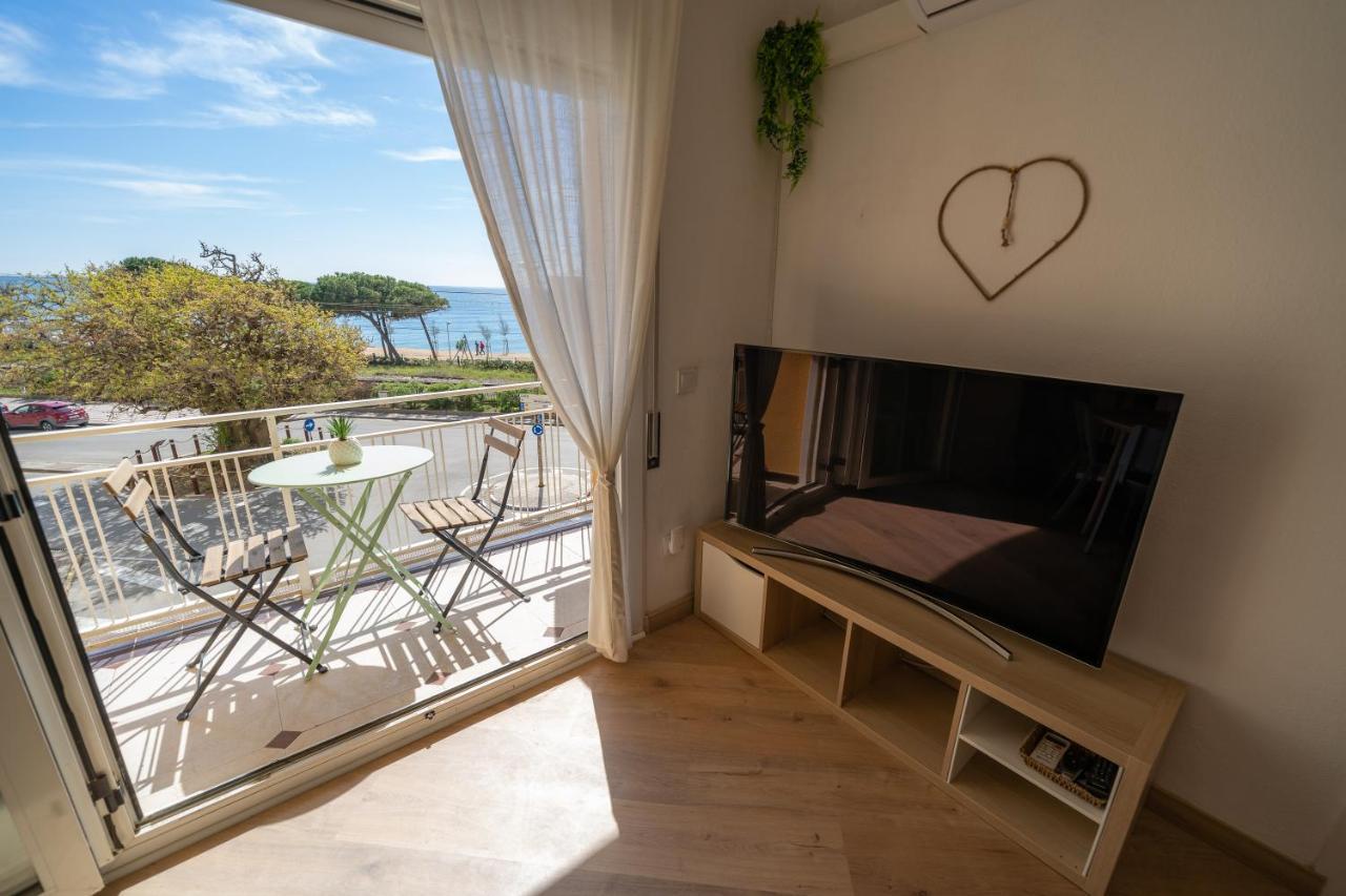 Homeholidaysrentals Eiffel - Costa Barcelona Pineda de Mar Exterior photo